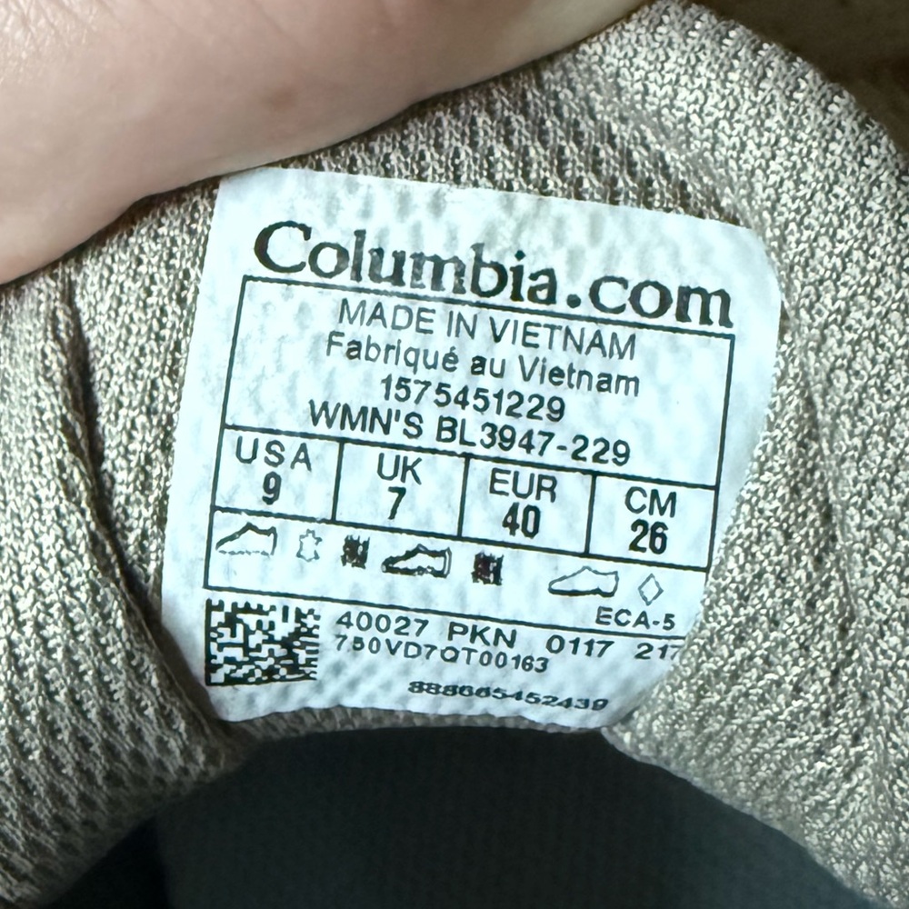 ✨Host Pick✨ Columbia Women's Redmond Waterproof Hiking Shoes - Picture 13 of 13